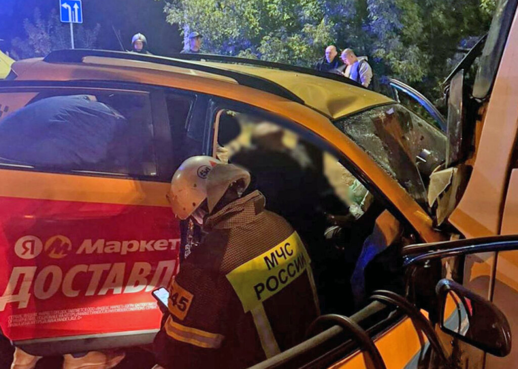 Такси и автобус столкнулись под Тулой: погибли три человека
