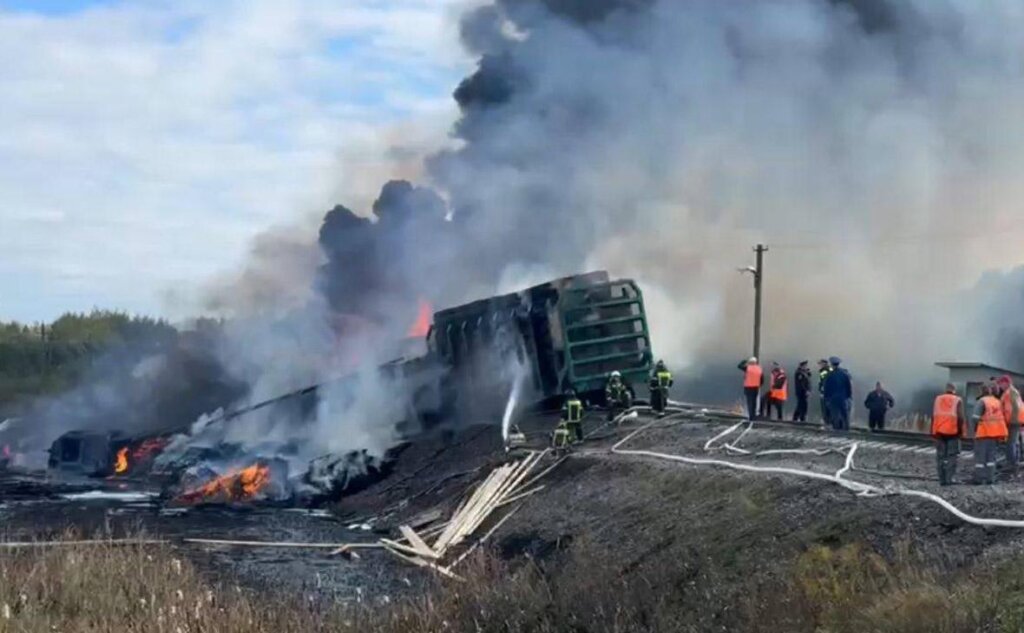 18 вагонов сошли с рельсов и загорелись в результате ДТП на железной дороге в Смоленской области