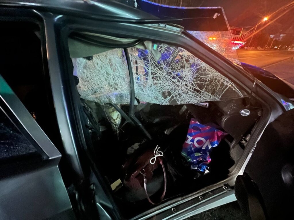 Парень с девушкой разбились в ночном ДТП в Тюмени