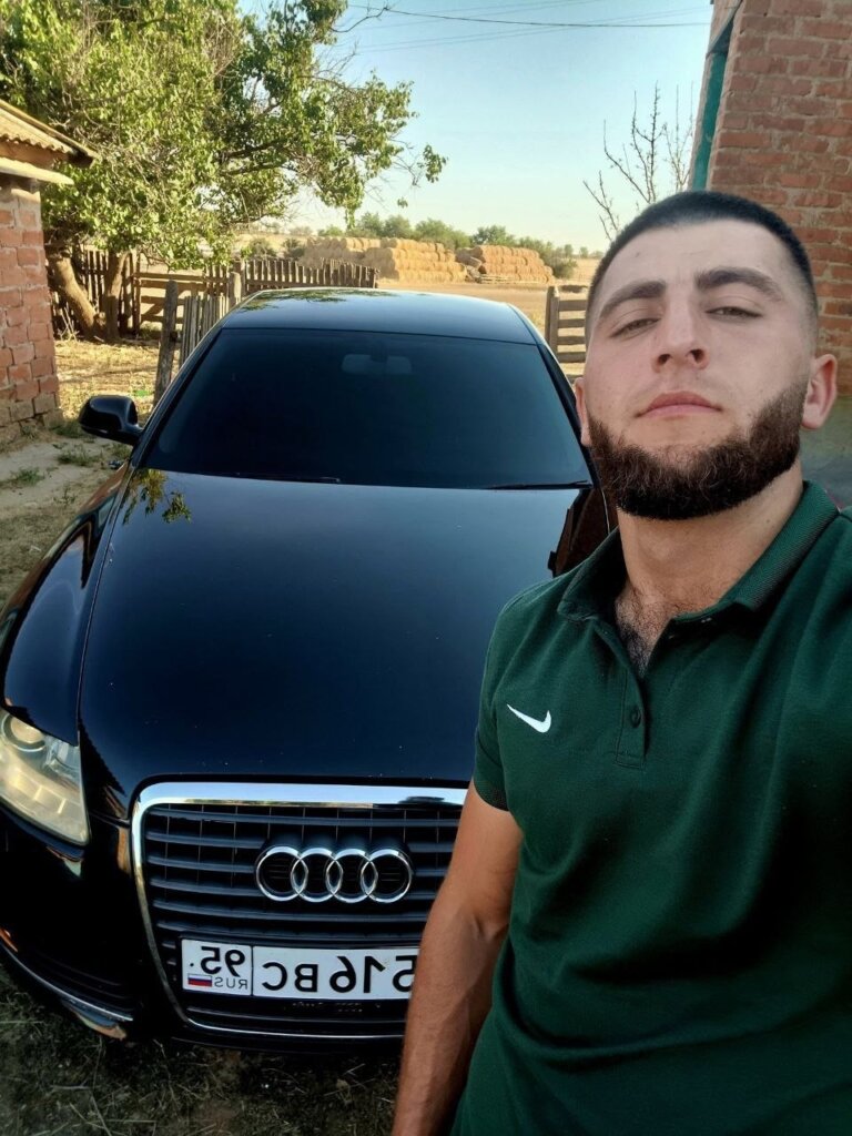 В Волгодонске лихач на Audi на огромной скорости сбил двух девушек