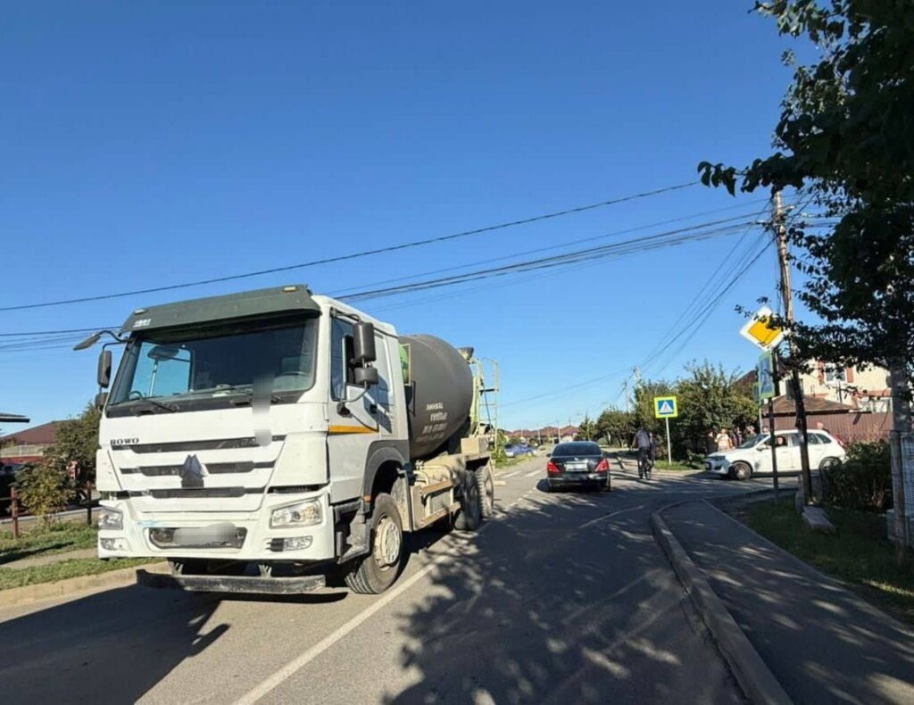 Трое подростков на питбайках столкнулись с грузовиком на Ставрополье