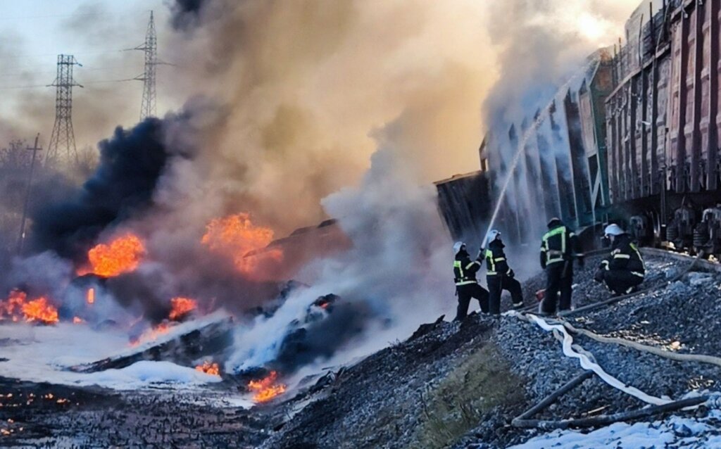 18 вагонов сошли с рельсов и загорелись в результате ДТП на железной дороге в Смоленской области