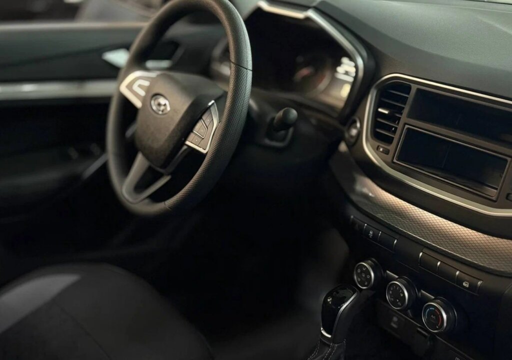 &#171;Хотел взять Changan, но купил &#171;Весту&#187;: отзыв владельца Lada Vesta 2025