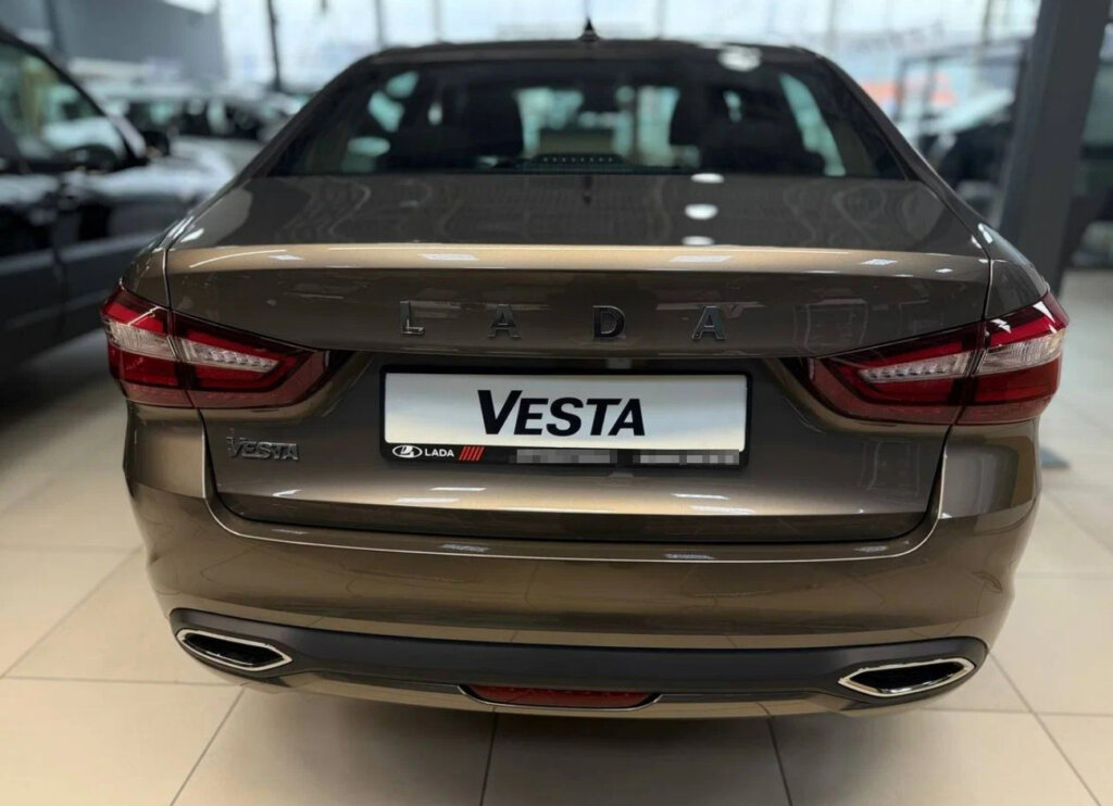 &#171;Хотел взять Changan, но купил &#171;Весту&#187;: отзыв владельца Lada Vesta 2025