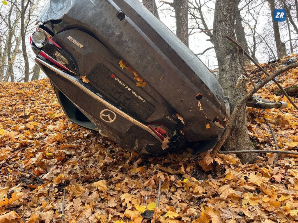 &#171;В момент удара вылетела из машины и ударилась головой о дерево&#187;: камера запечатлела момент ДТП в Чебоксарах