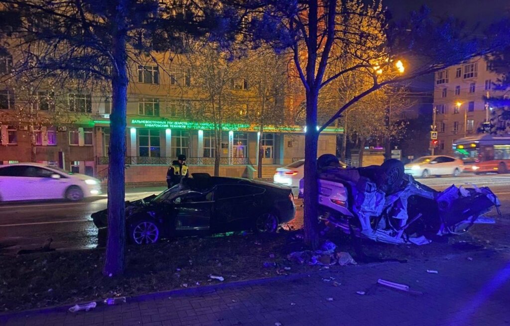 В Хабаровске лихач на Audi проехал перекресток на красный и убил трех человек