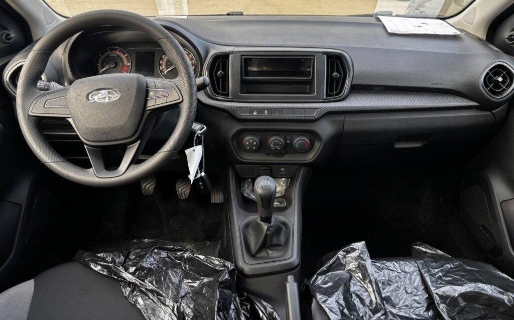 Lada Iskra: стоит ли базовая версия своих 1,25 млн рублей?