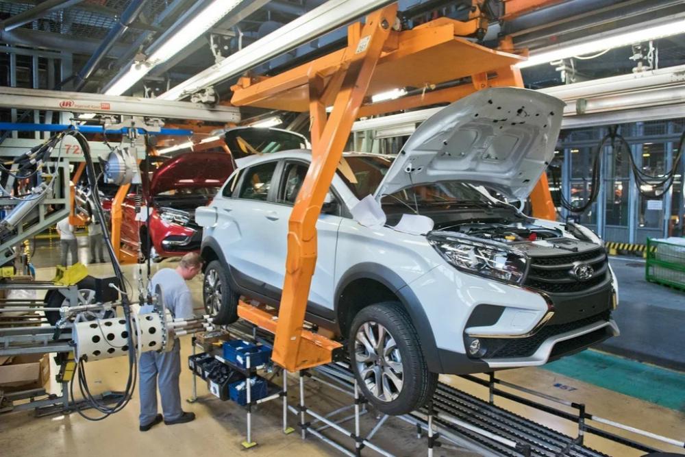 «Уходит от санкций и утильсбора»: АвтоВАЗ будет производить автомобили в Китае