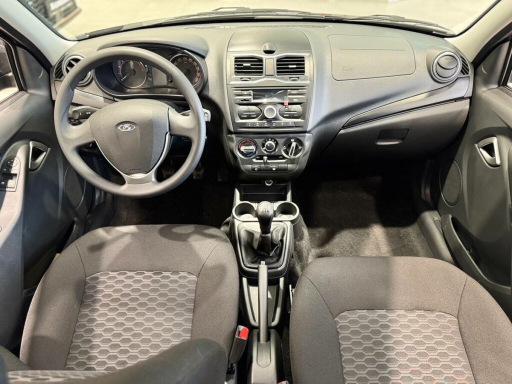 «Едешь будто на тракторе»: честный отзыв владельца Lada Granta 2025