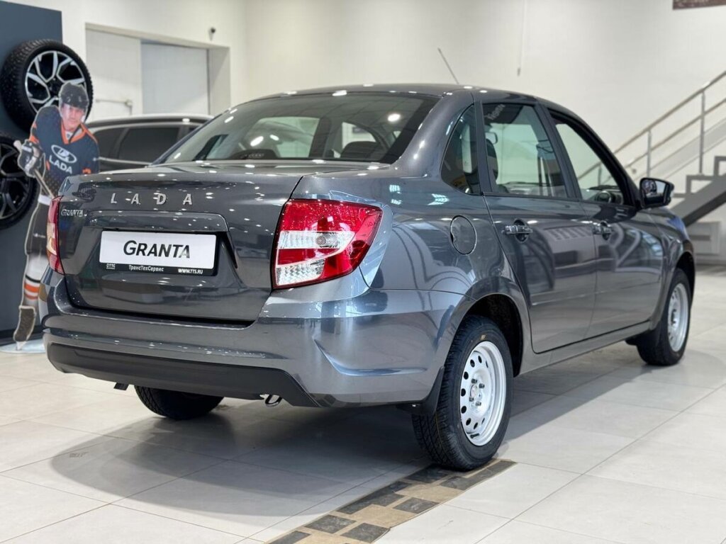 «Едешь будто на тракторе»: честный отзыв владельца Lada Granta 2025