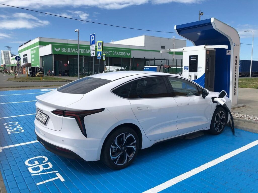 Сравнил затраты на &#171;заправку&#187; электромобиля с обычным автомобилем и удивился