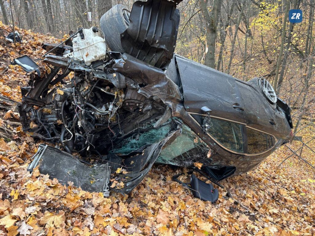&#171;В момент удара вылетела из машины и ударилась головой о дерево&#187;: камера запечатлела момент ДТП в Чебоксарах