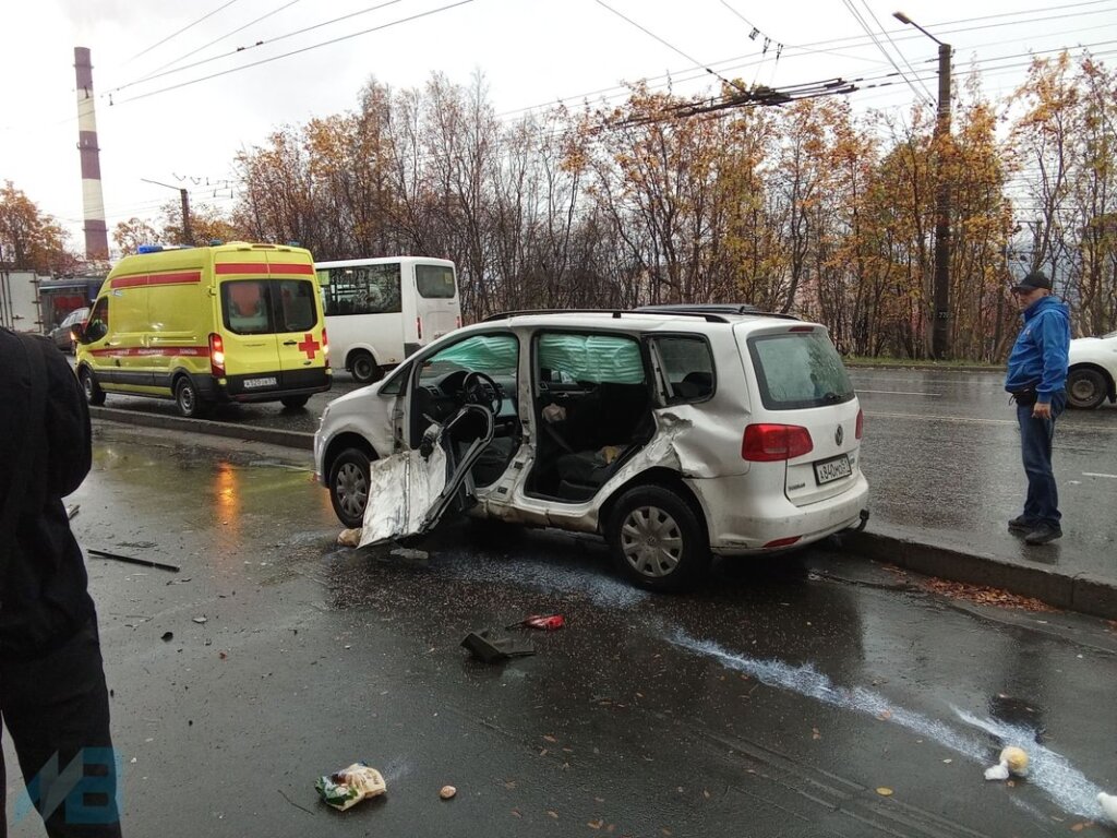 Камера запечатлела момент массового ДТП в Мурманске