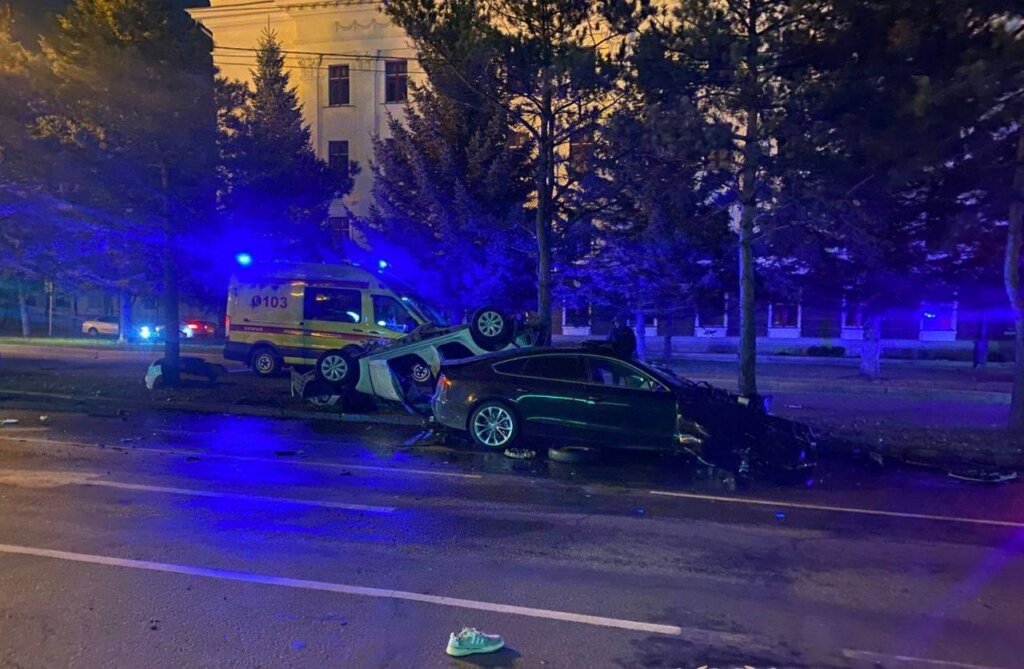 В Хабаровске лихач на Audi проехал перекресток на красный и убил трех человек