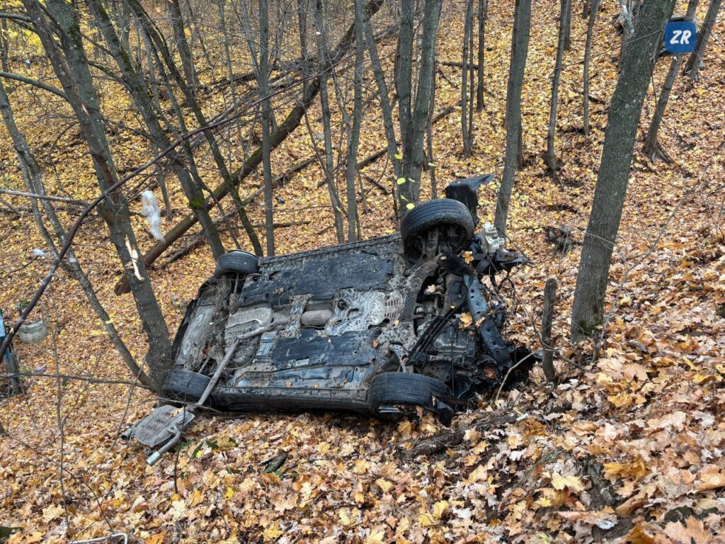 &#171;В момент удара вылетела из машины и ударилась головой о дерево&#187;: камера запечатлела момент ДТП в Чебоксарах