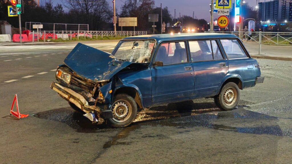 У мотоциклиста оторвало ступню в результате ДТП в Красном Селе