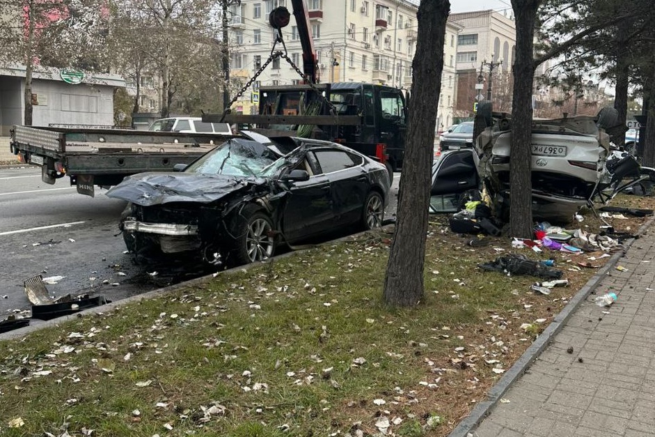 В Хабаровске лихач на Audi проехал перекресток на красный и убил трех человек