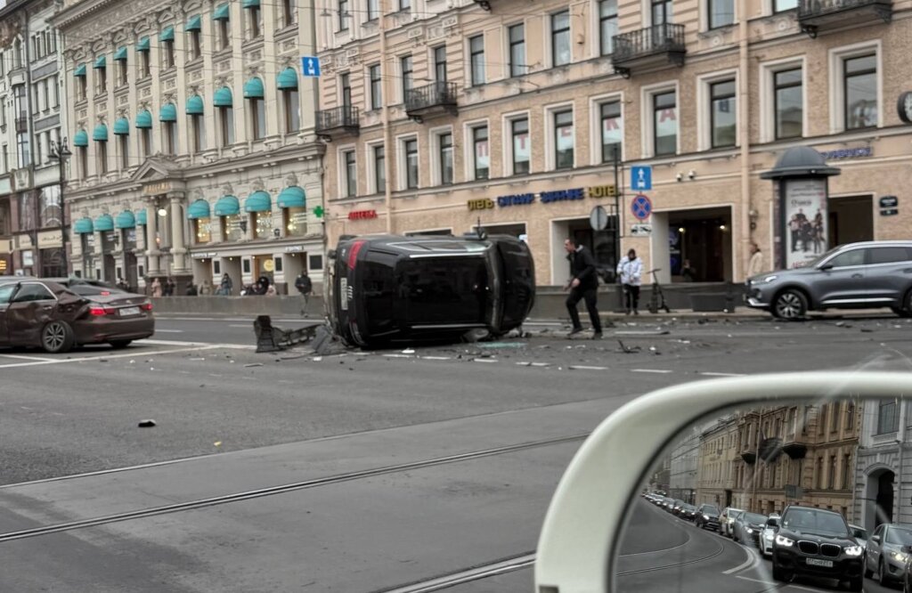 8 автомобилей столкнулись в Петербурге из-за лихача на Audi
