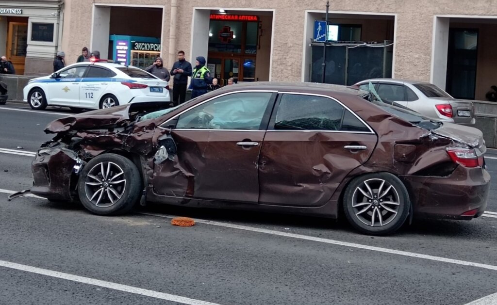 8 автомобилей столкнулись в Петербурге из-за лихача на Audi