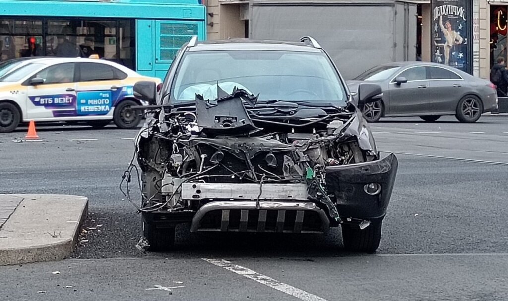8 автомобилей столкнулись в Петербурге из-за лихача на Audi