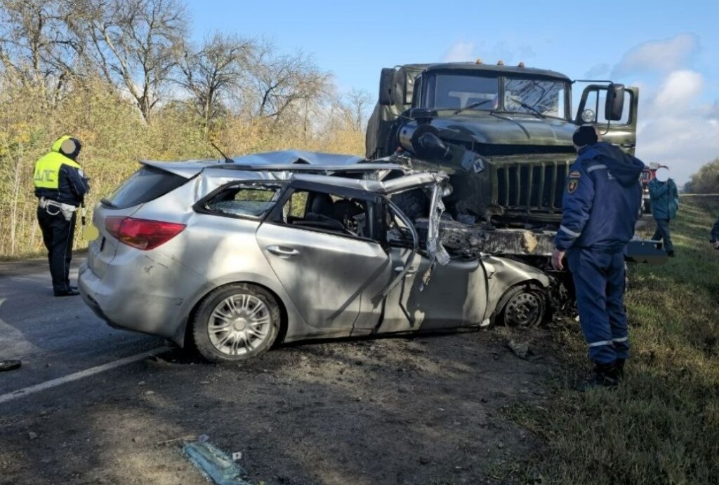 &#171;Успел вернуться в свою полосу&#187;: Kia и «Урал» столкнулись под Новочеркасском
