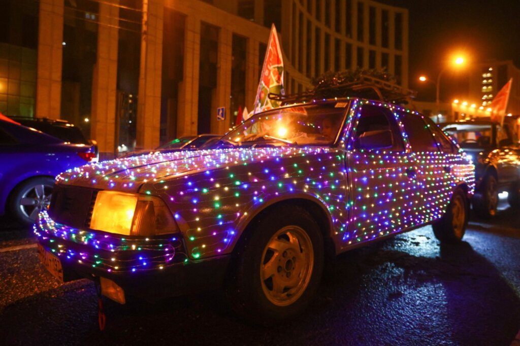  За украшение автомобиля гирляндами можно лишиться прав