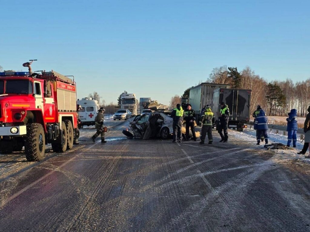 &#171;Автомобиль занесло&#187;: мужчина и трое детей погибли в ДТП на трассе «Сибирь»