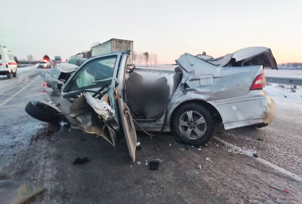 &#171;Автомобиль занесло&#187;: мужчина и трое детей погибли в ДТП на трассе «Сибирь»