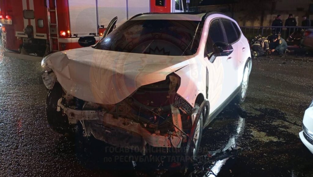 &#171;Летел через перекресток&#187;: Lada и Haval столкнулись в Набережных Челнах