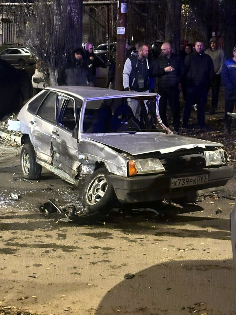 Пьяный и лишенный прав водитель устроил замес на перекрестке в Самаре