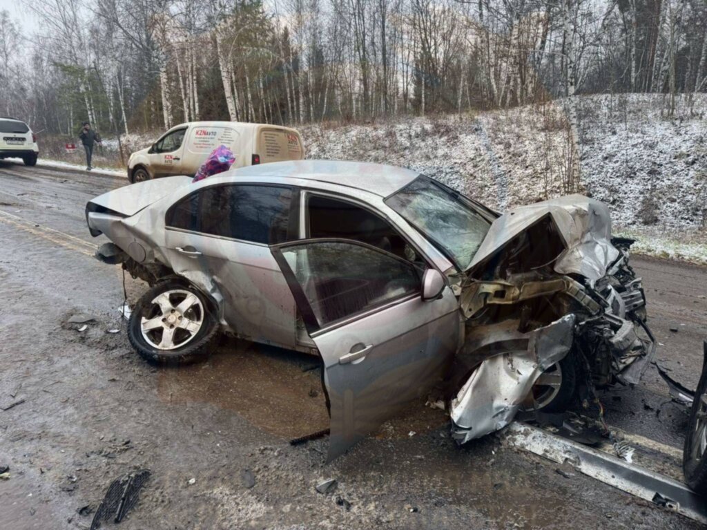 «Был сильный гололед»: массовое ДТП произошло на скользкой дороге в Татарстане