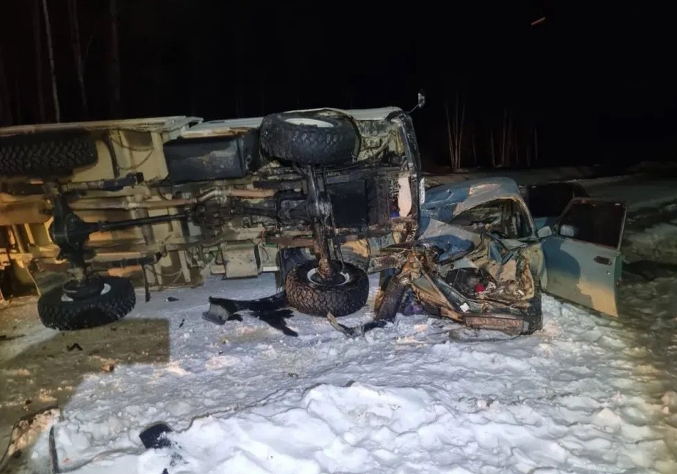В Амурской области пьяный водитель грузовика врезался в машину с семьей и сбежал