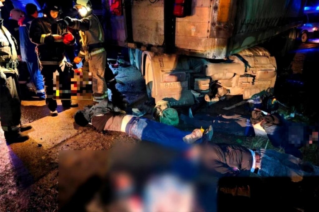 Автобус и фура столкнулись в Пермском крае: много погибших и раненых