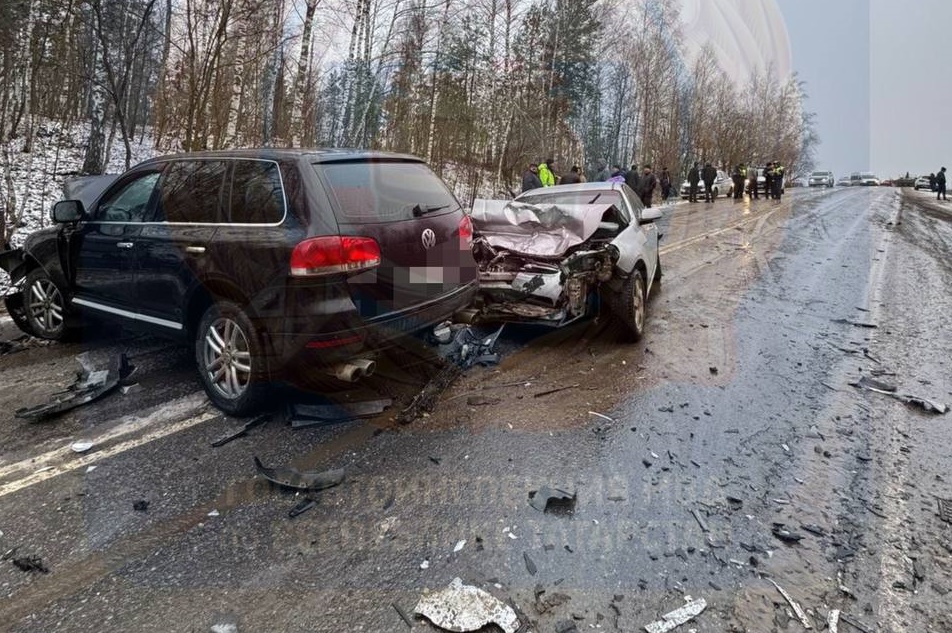 «Был сильный гололед»: массовое ДТП произошло на скользкой дороге в Татарстане