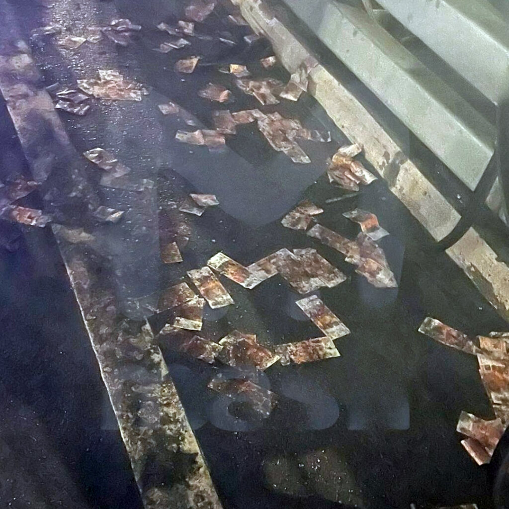 Lamborghini врезался в отбойник, перевернулся и загорелся на Международном шоссе в Москве