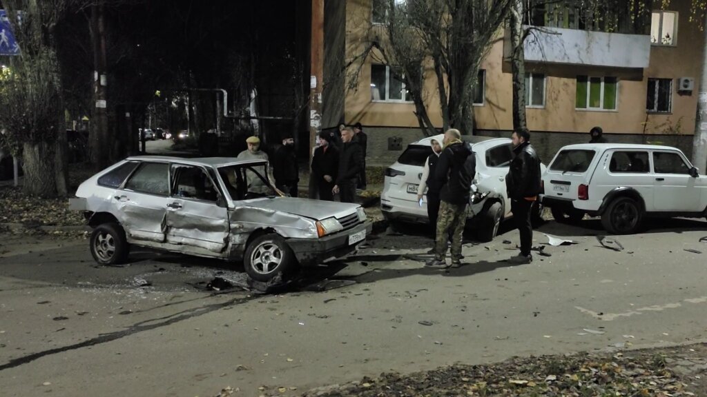 Пьяный и лишенный прав водитель устроил замес на перекрестке в Самаре