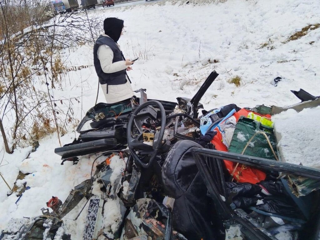 ВАЗ-21099 столкнулся с фурой на трассе «Сибирь»: погибли 6 человек