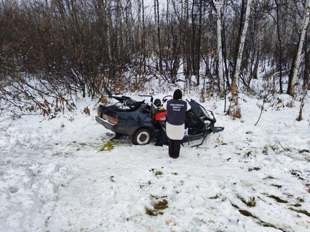 ВАЗ-21099 столкнулся с фурой на трассе «Сибирь»: погибли 6 человек