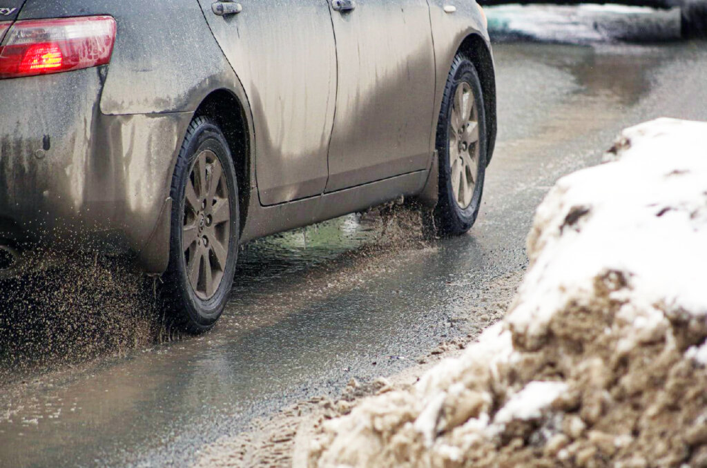 Как защитить автомобиль от зимних реагентов