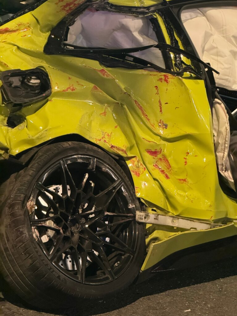 В Петербурге лихач на BMW протаранил машину полиции и врезался в трамвай