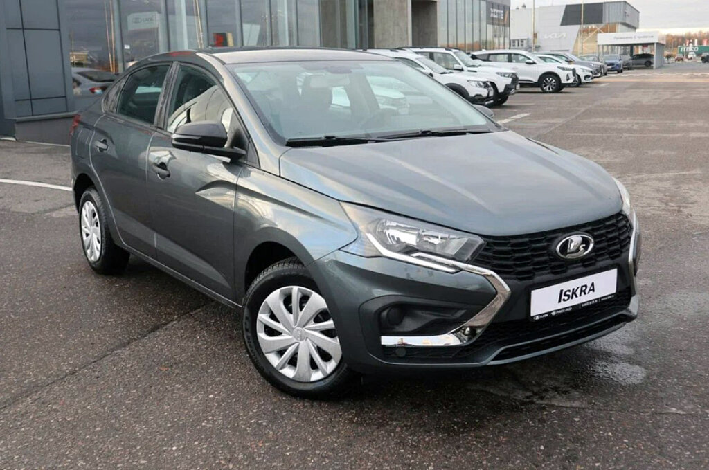 «Поездил на «Искре» и разочаровался»: отзыв об автомобиле Lada Iskra 2025