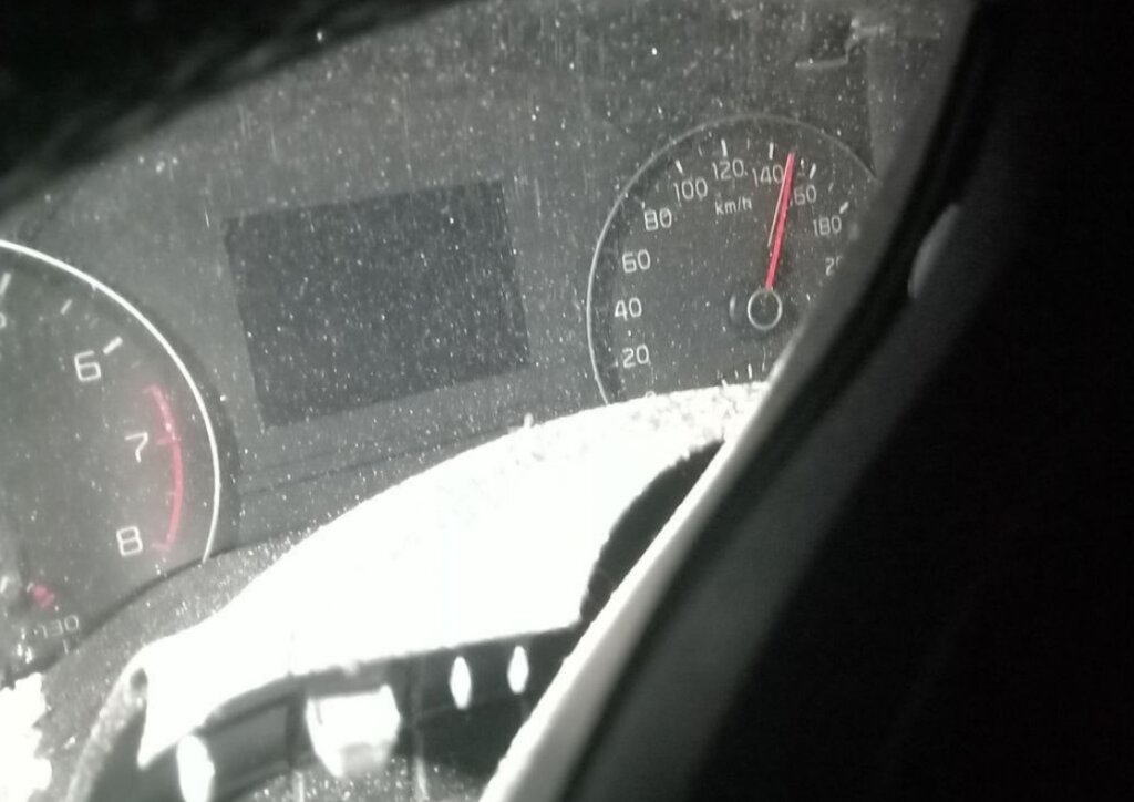 «Стрелка застыла на отметке 150 км/ч»: в Чувашии Kia на скорости въехал в грузовик