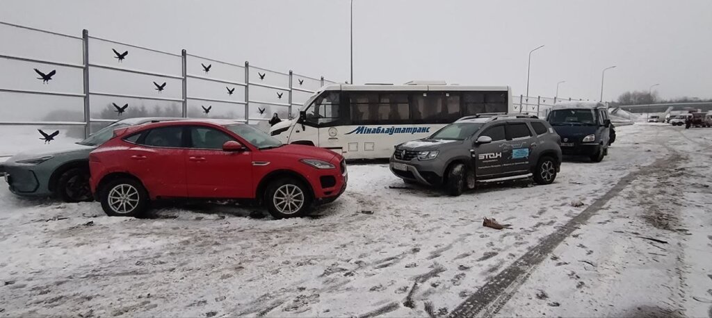 Массовое ДТП в Белоруссии: фура сбила стоящих на дороге людей