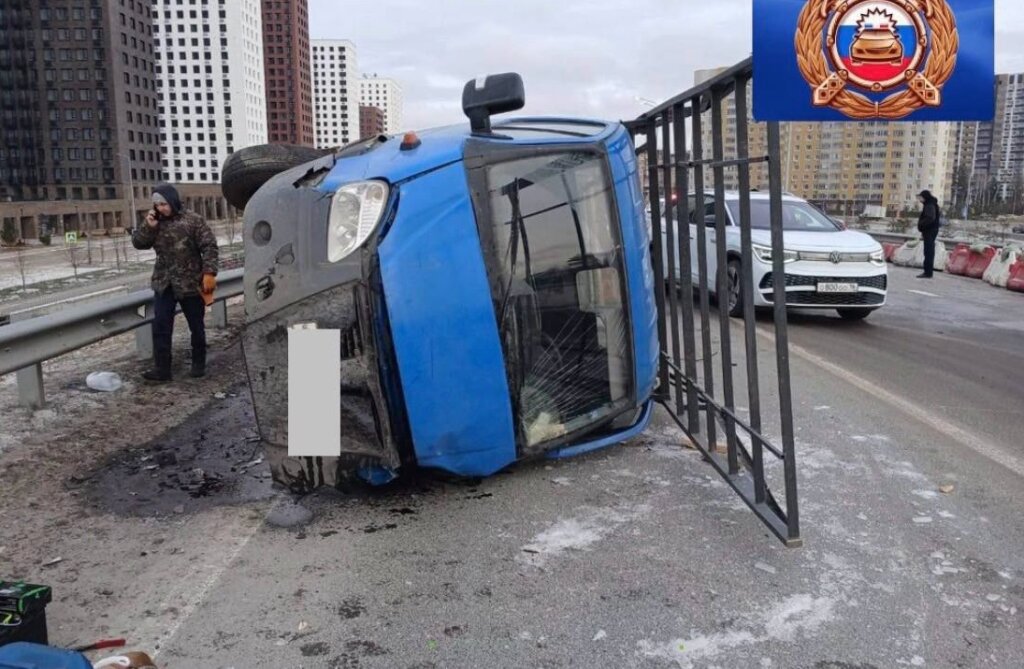 В Казани легковой автомобиль выехал на встречную и опрокинул &#171;Газель&#187;