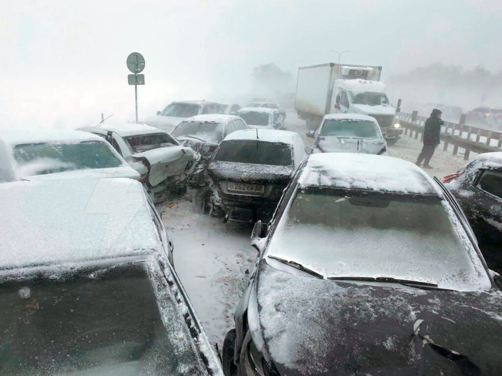 25 автомобилей столкнулись из-за снегопада на трассе Тамбов &mdash; Пенза