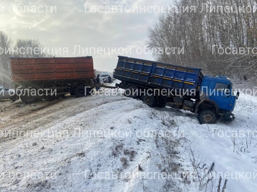 КамАЗ и «Газель» столкнулись на трассе в Липецкой области