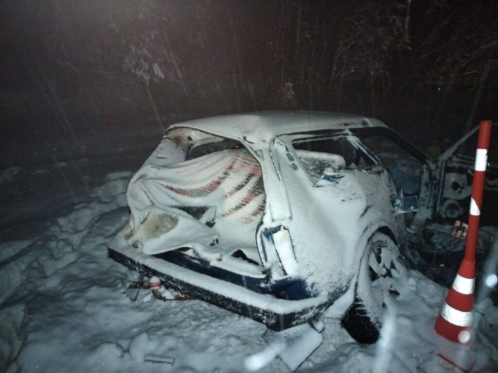 &#171;Ниву&#187; разорвало на части в результате ДТП на трассе Тюмень – Ханты-Мансийск