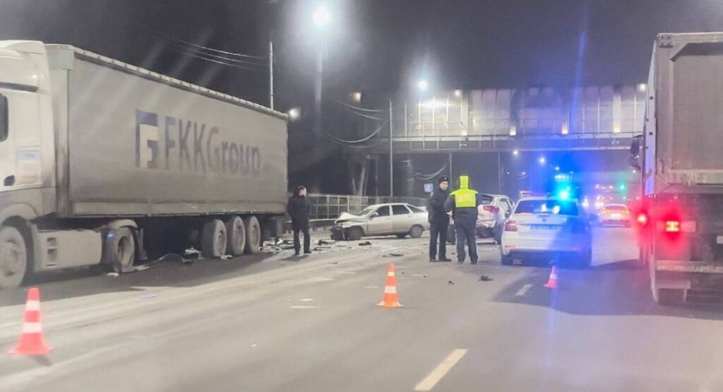 Авария на проспекте Патриотов в Воронеже унесла жизнь человека