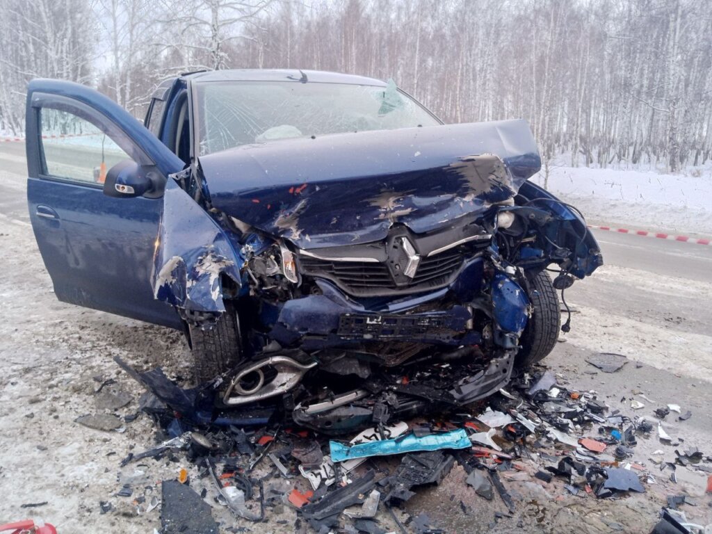 «Обгоняла в запрещённом месте»: Renault и Lifan столкнулись в Челябинской области