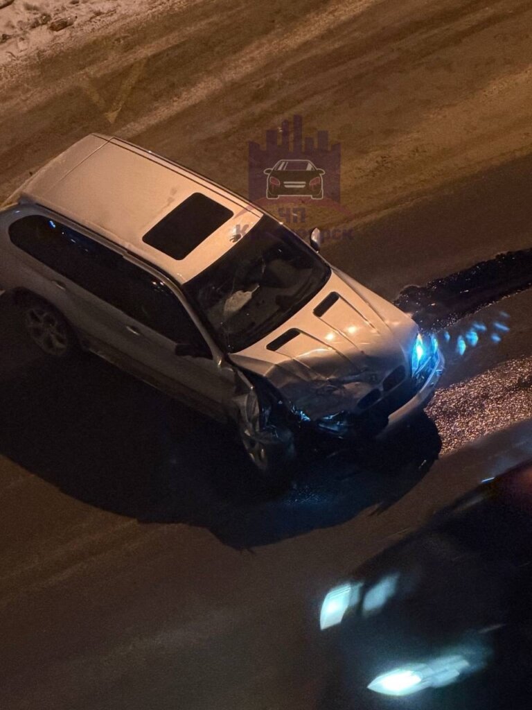 Такси разорвало на части в результате ДТП в Красноярске